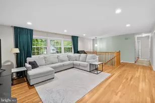 410 Victoria Ct NW, Vienna, VA 22180 - Photo 2