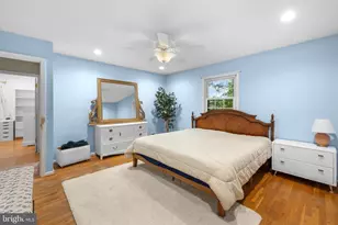 410 Victoria Ct NW, Vienna, VA 22180 - Photo 16