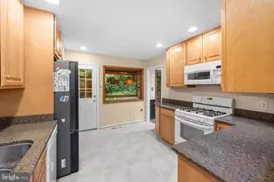 410 Victoria Ct NW, Vienna, VA 22180 - Photo 12
