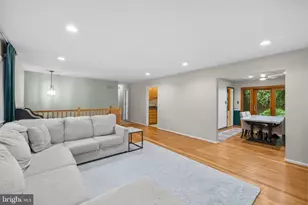 410 Victoria Ct NW, Vienna, VA 22180 - Photo 4
