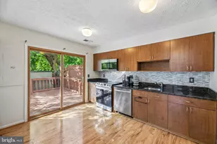 6101 Hoskins Hollow Cir, Centreville, VA 20121 - Photo 4