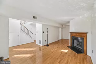6101 Hoskins Hollow Cir, Centreville, VA 20121 - Photo 2