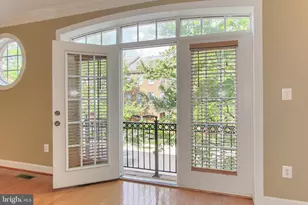 146 Herndon Mill Cir, Herndon, VA 20170 - Photo 6