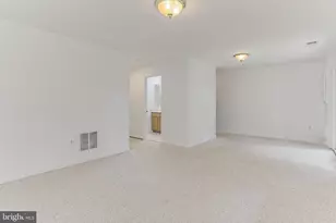 146 Herndon Mill Cir, Herndon, VA 20170 - Photo 32