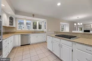 6189 Hidden Canyon Rd, Centreville, VA 20120 - Photo 6