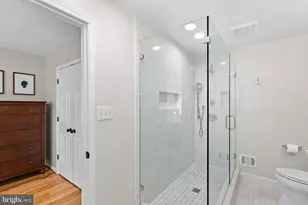 811 Follin Farm Ln, Great Falls, VA 22066 - Photo 10