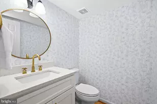 811 Follin Farm Ln, Great Falls, VA 22066 - Photo 20