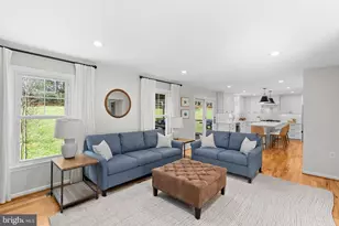 811 Follin Farm Ln, Great Falls, VA 22066 - Photo 4