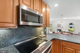 6604 Grey Fox Dr, Springfield, VA 22152 - Photo 10