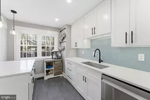 9118 Galbreth Ct, Springfield, VA 22153 - Photo 10