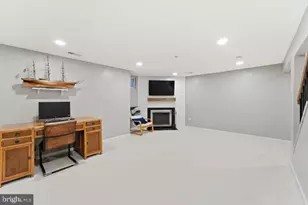 9118 Galbreth Ct, Springfield, VA 22153 - Photo 32