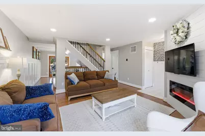 9118 Galbreth Court, Springfield, VA 22153 - Photo 4