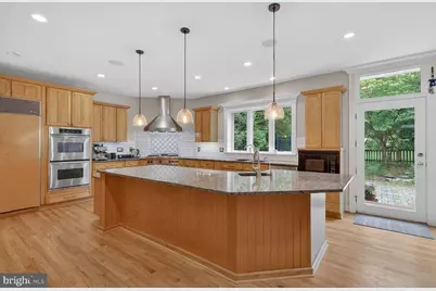 303 Talahi Road SE, Vienna, VA 22180 - Photo 10