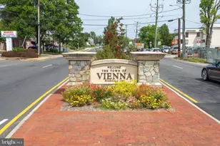 309 Center St N, Vienna, VA 22180 - Photo 50
