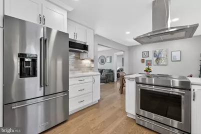 11922 Holly Spring Drive, Great Falls, VA 22066 - Photo 16