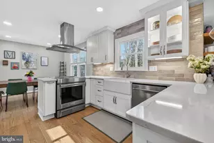 11922 Holly Spring Dr, Great Falls, VA 22066 - Photo 14