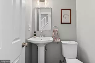 11922 Holly Spring Dr, Great Falls, VA 22066 - Photo 22