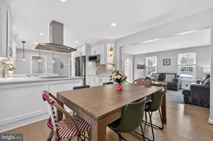 11922 Holly Spring Dr, Great Falls, VA 22066 - Photo 8