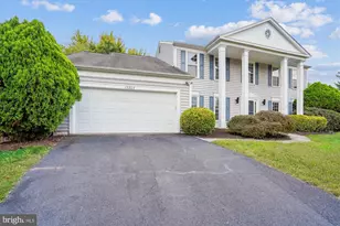 13205 Pleasant Glen Ct, Herndon, VA 20171 - Photo 2