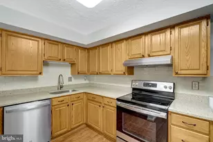 9227 Sheffield Hunt Ct, Lorton, VA 22079 - Photo 14