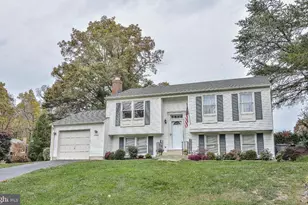 1502 Hiddenbrook Dr, Herndon, VA 20170 - Photo 2