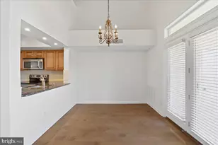 1304 Garden Wall Cir, Reston, VA 20194 - Photo 6