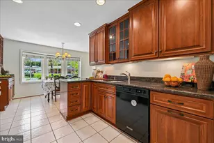 8722 Higdon Dr, Vienna, VA 22182 - Photo 12