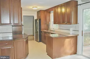 3810 Lynn Regis Ct, Fairfax, VA 22031 - Photo 10