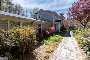 10802 Oldfield Dr, Reston, VA 20191 - Photo 2