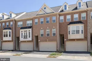 4527 English Holly Dr, Fairfax, VA 22030 - Photo 2