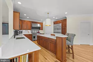 11431 Woolington Rd, Great Falls, VA 22066 - Photo 2