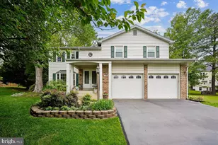 13907 Quietway Ct, Chantilly, VA 20151 - Photo 2