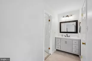 13907 Quietway Ct, Chantilly, VA 20151 - Photo 32