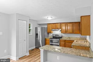 7921 Tyson Oaks Cir, Vienna, VA 22182 - Photo 8