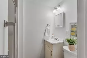 10125 Sassafras Woods Ct, Burke, VA 22015 - Photo 24