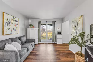 10125 Sassafras Woods Ct, Burke, VA 22015 - Photo 4