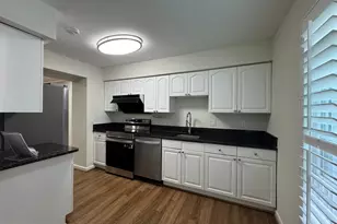 10542 Reed's Landing Cir, Burke, VA 22015 - Photo 4