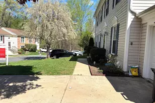 10542 Reed's Landing Cir, Burke, VA 22015 - Photo 2