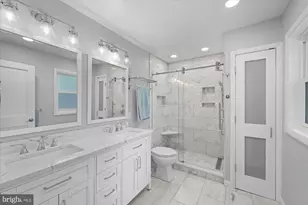 6439 Lakeview Dr, Falls Church, VA 22041 - Photo 30