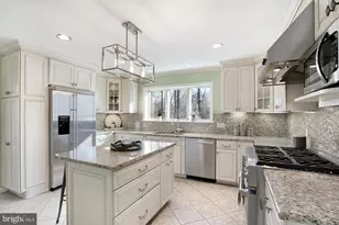 9129 Leghorn Pl, Fairfax, VA 22031 - Photo 14