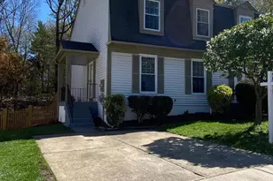 10522 Reed's Landing Cir, Burke, VA 22015 - Photo 2