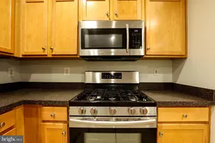 5123 Travis Edward Way, Centreville, VA 20120 - Photo 8