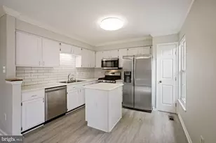 7409 Gadsby Square, Alexandria, VA 22315 - Photo 8