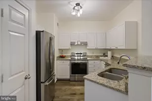 8065 Nicosh Cir Ln, Falls Church, VA 22042 - Photo 22