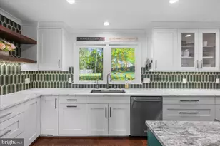 1910 Grand Ct, Vienna, VA 22182 - Photo 8