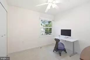 5873 Kara Pl, Burke, VA 22015 - Photo 10