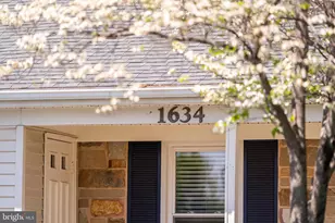 1634 Nathan Ln, Herndon, VA 20170 - Photo 4
