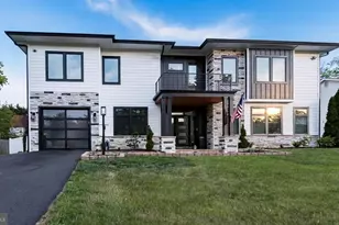 13821 Leighfield St, Chantilly, VA 20151 - Photo 2