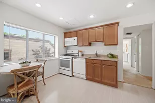 1659 Parkcrest Cir, Reston, VA 20190 - Photo 18