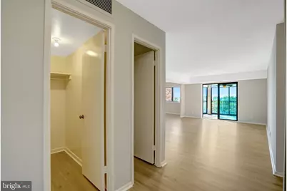 5904 Mount Eagle Drive #812, Alexandria, VA 22303 - Photo 10